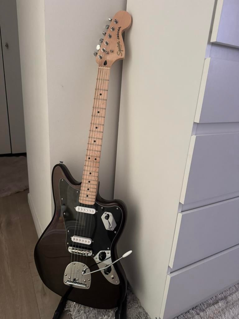 Squier by fender Jaguar!, Musique & Instruments, Instruments à corde | Guitares | Électriques, Enlèvement, Comme neuf, Epiphone