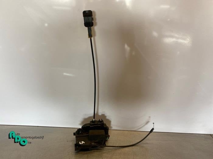 Serrure portière mécanique 4portes arrière gauche d'un Re, Autos : Pièces & Accessoires, Renault, -, 3 mois de garantie, Utilisé
