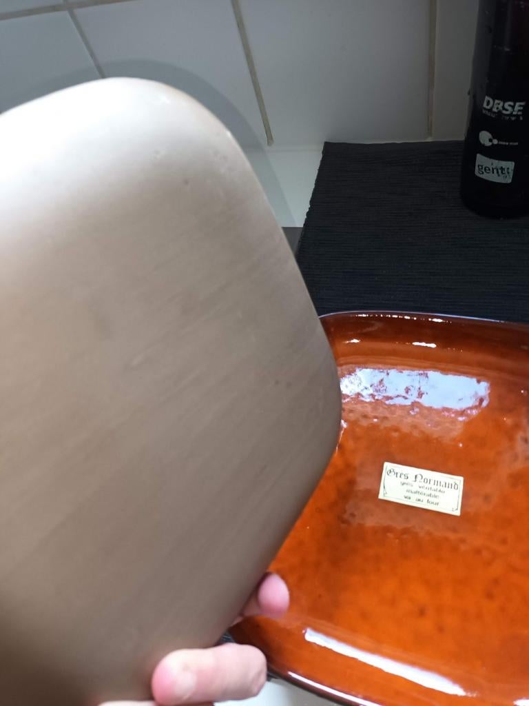 4 assiettes en céramique NEUVES, Enlèvement