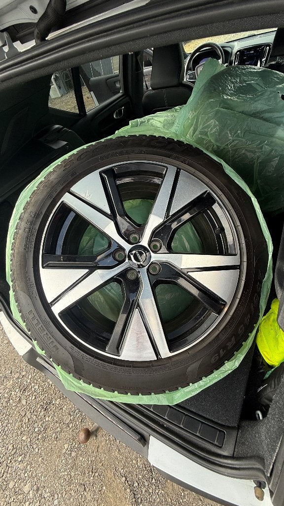 Jantes Origines 19 Volvo XC40 ou EC40 - pneus kit hiver 2021, Auto-onderdelen, Banden en Velgen, Gebruikt, Banden en Velgen, Winterbanden