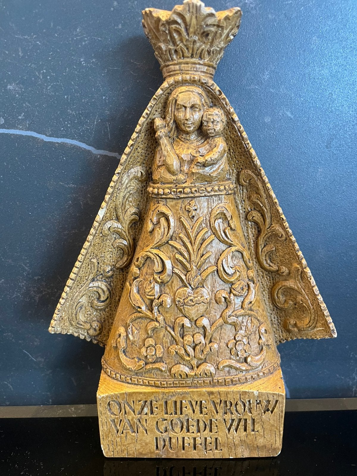 Statue de Marie en chêne — Notre-Dame de Bonne Volonté, Enlèvement ou Envoi