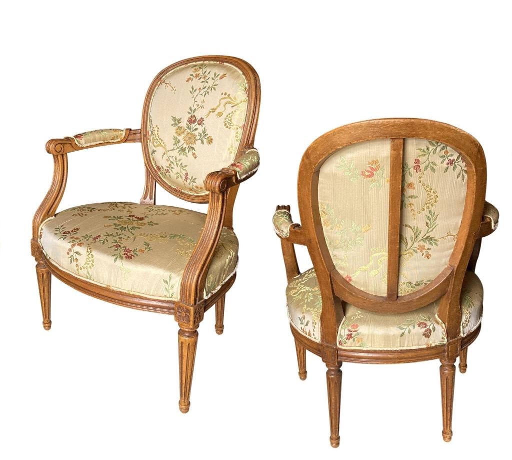 Paire de fauteuils de style Louis XVI en soie, Enlèvement ou Envoi