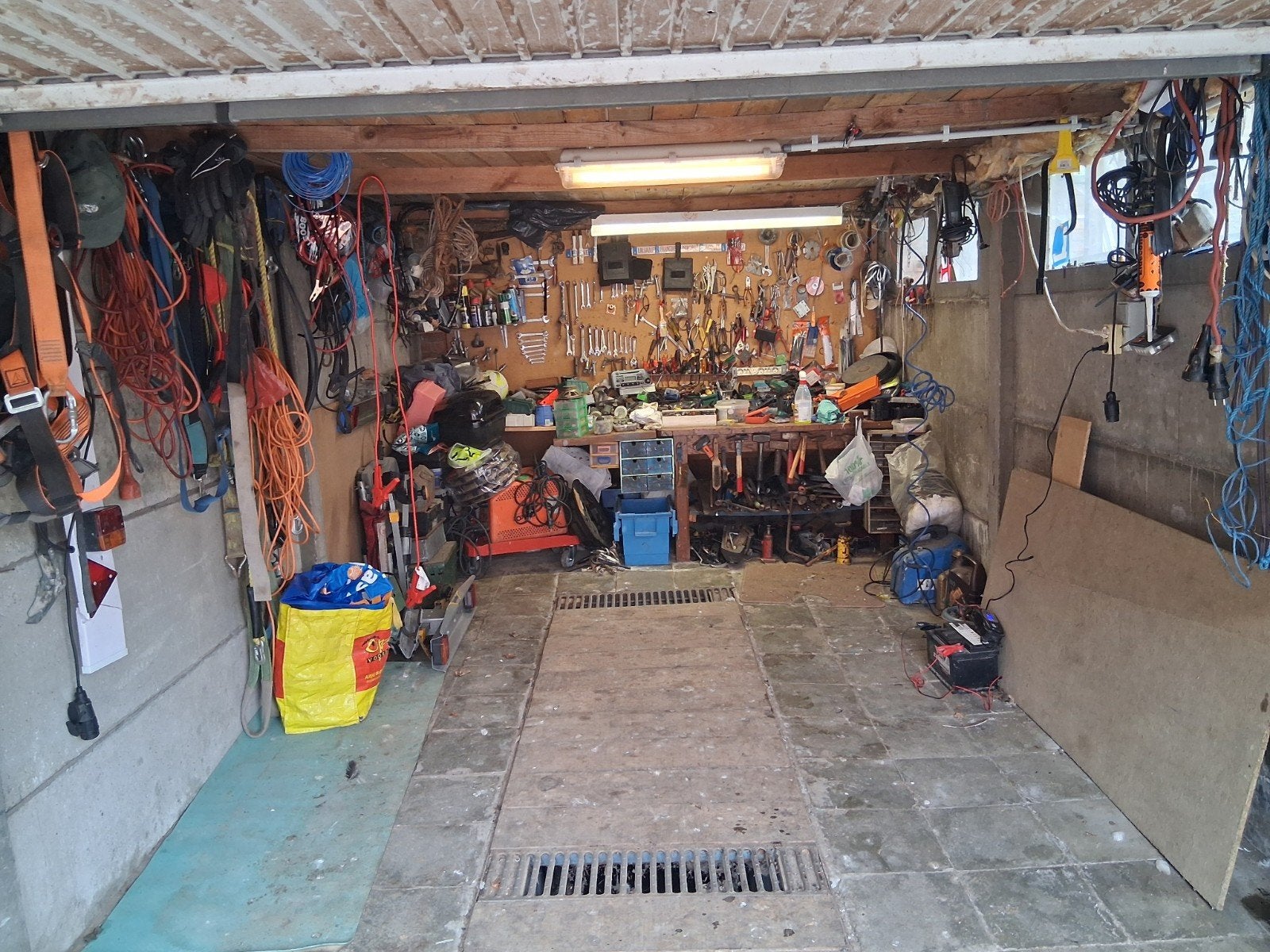 Garage material alles op de fotos apart ok tekoop, Hobby en Vrije tijd, Overige Hobby en Vrije tijd, Ophalen