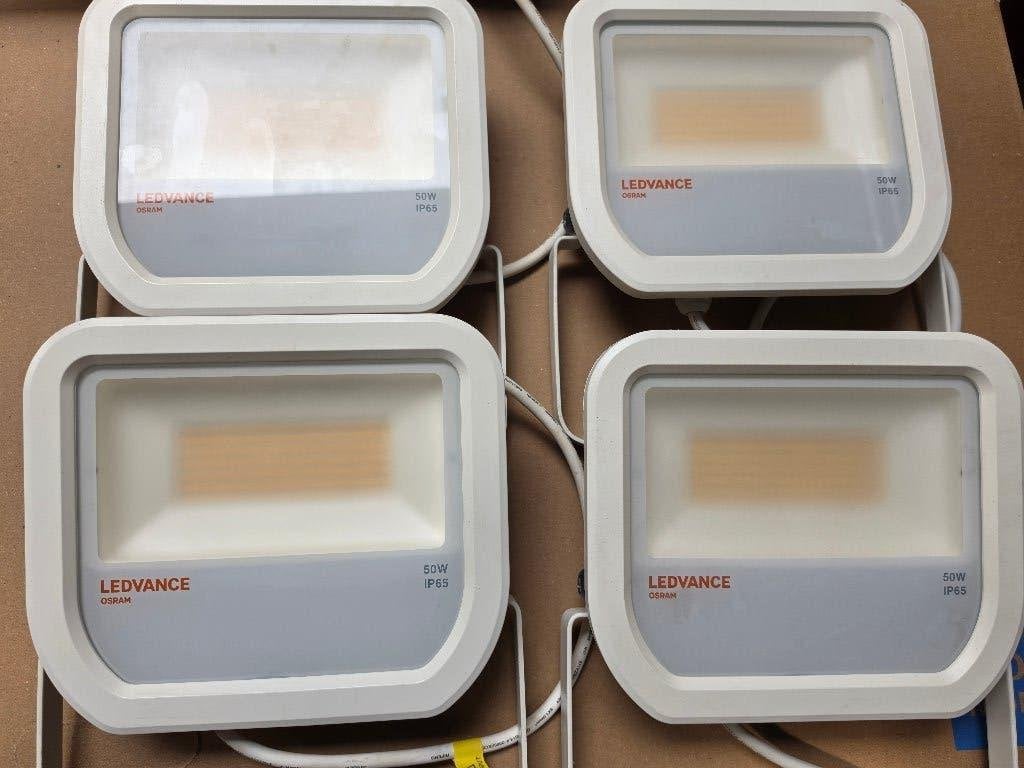 4 Spots IP66 Ledvance Floodlight LED 50W 3000K 5000lm, Ophalen, Metaal of Aluminium, Zo goed als nieuw, Led