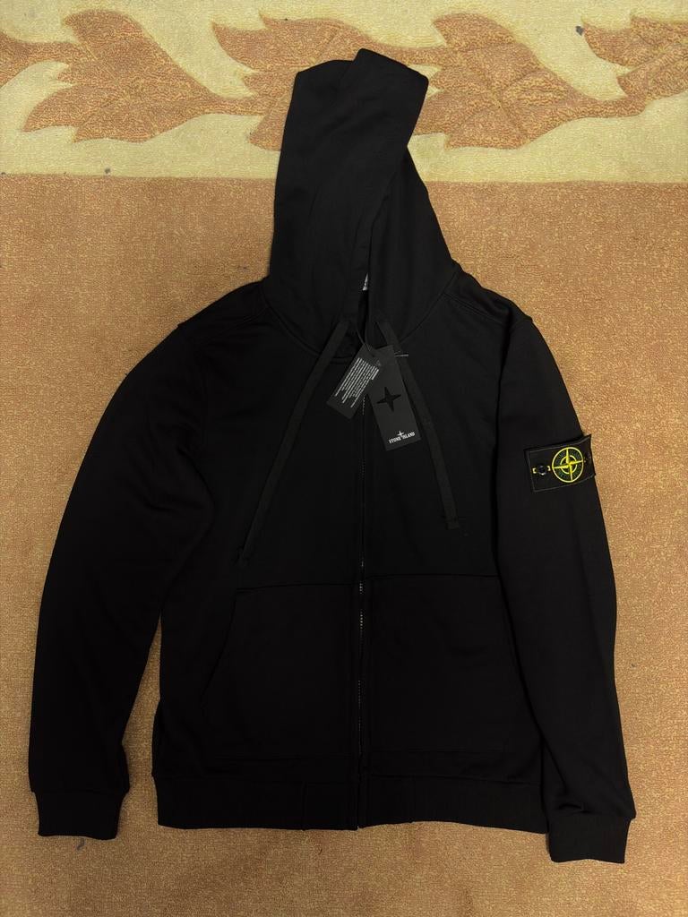 Hoodie zippé stone island neuf avec étiquette, Vêtements | Hommes, Enlèvement ou Envoi, Neuf, Taille 48/50 (M), Noir