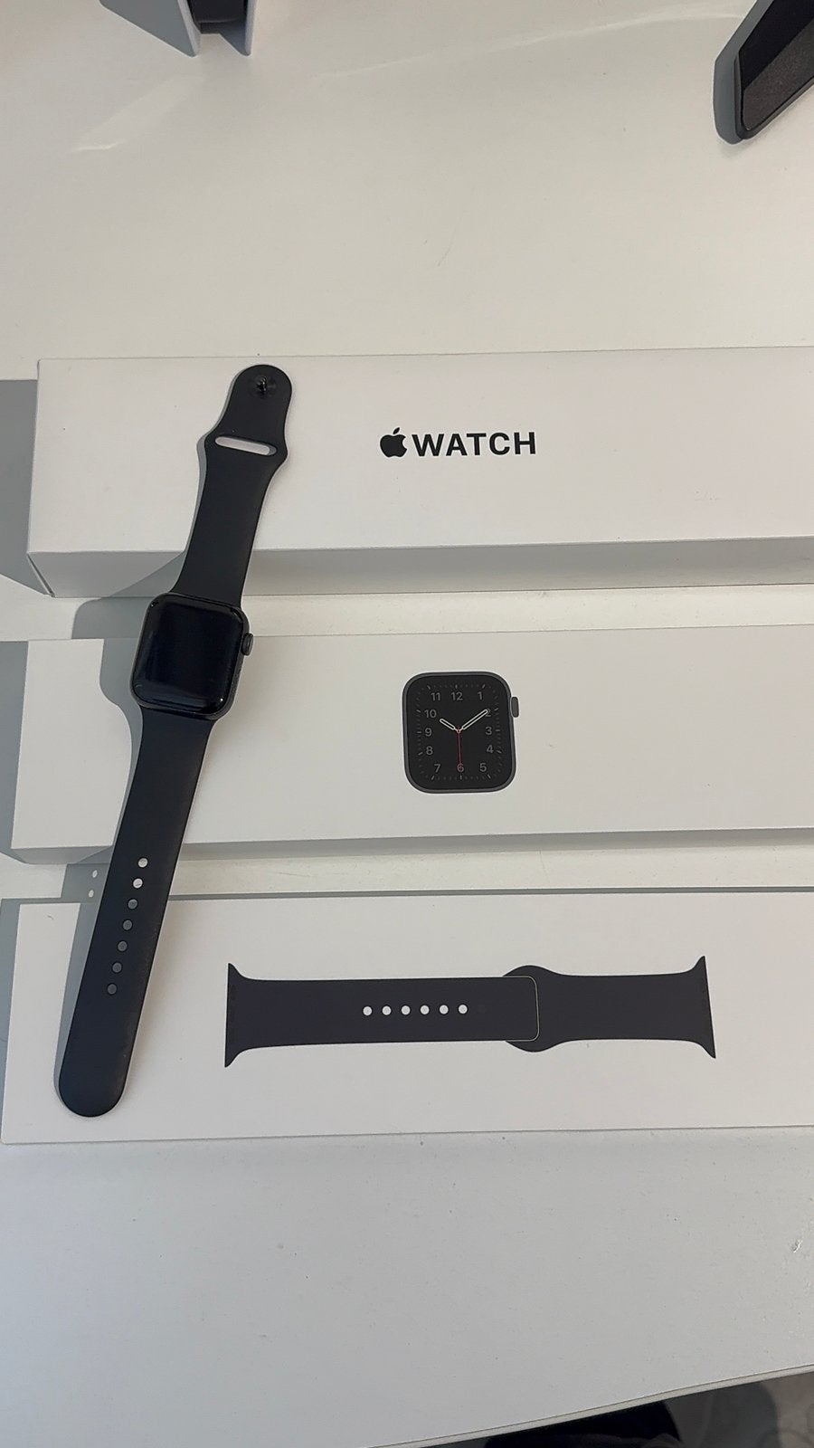 Montre Apple SE 40 2022, Étanche, Enlèvement ou Envoi, IOS, Comme neuf