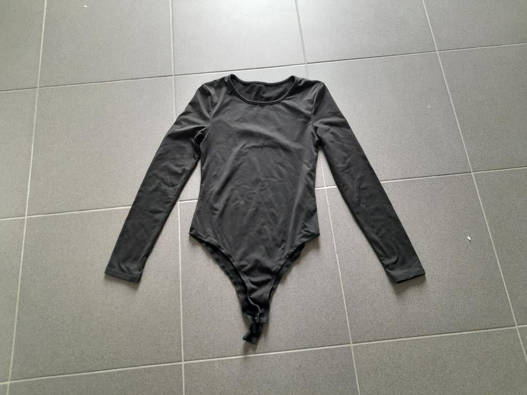 Lot de vêtements taille S. ( 30 pièces),zara,mango,ikks, Enlèvement ou Envoi, Comme neuf, Taille 36 (S)
