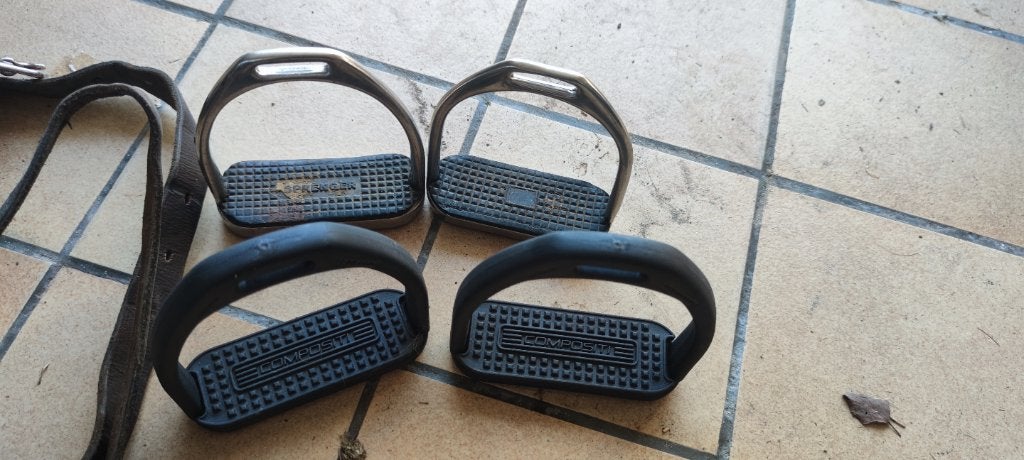 Stijgbeugels, Dieren en Toebehoren, Overige merken, M (17 inch), Ophalen of Verzenden, Zo goed als nieuw
