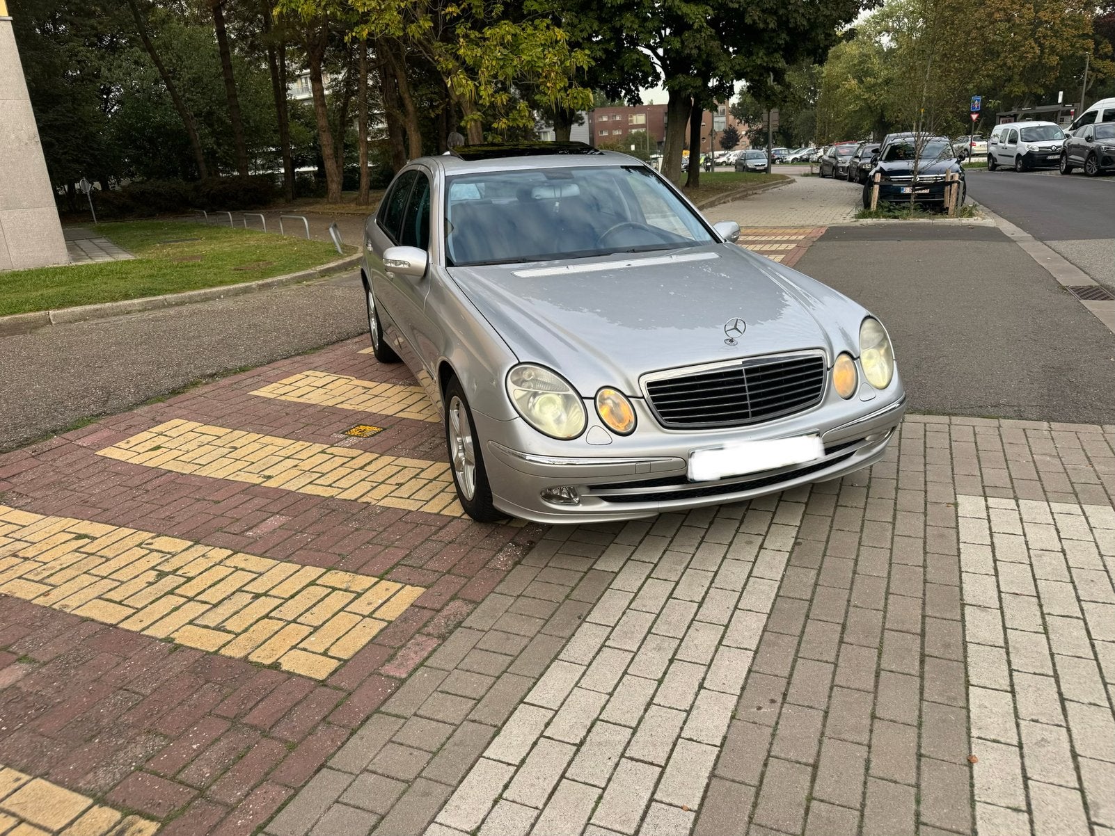 Mercedes E220 CDI Avantgarde 207.000 Km, Autos, Cuir, Argent ou Gris, Achat, 110 kW