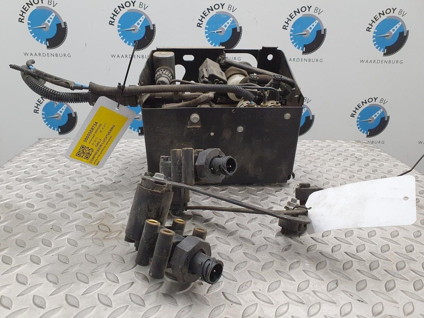 IVECO DAILY Daily 35S15 L3H2 RHD COMPRESSOR LUCHTVERING 2607, Enlèvement ou Envoi, Utilisé, Stiba membre