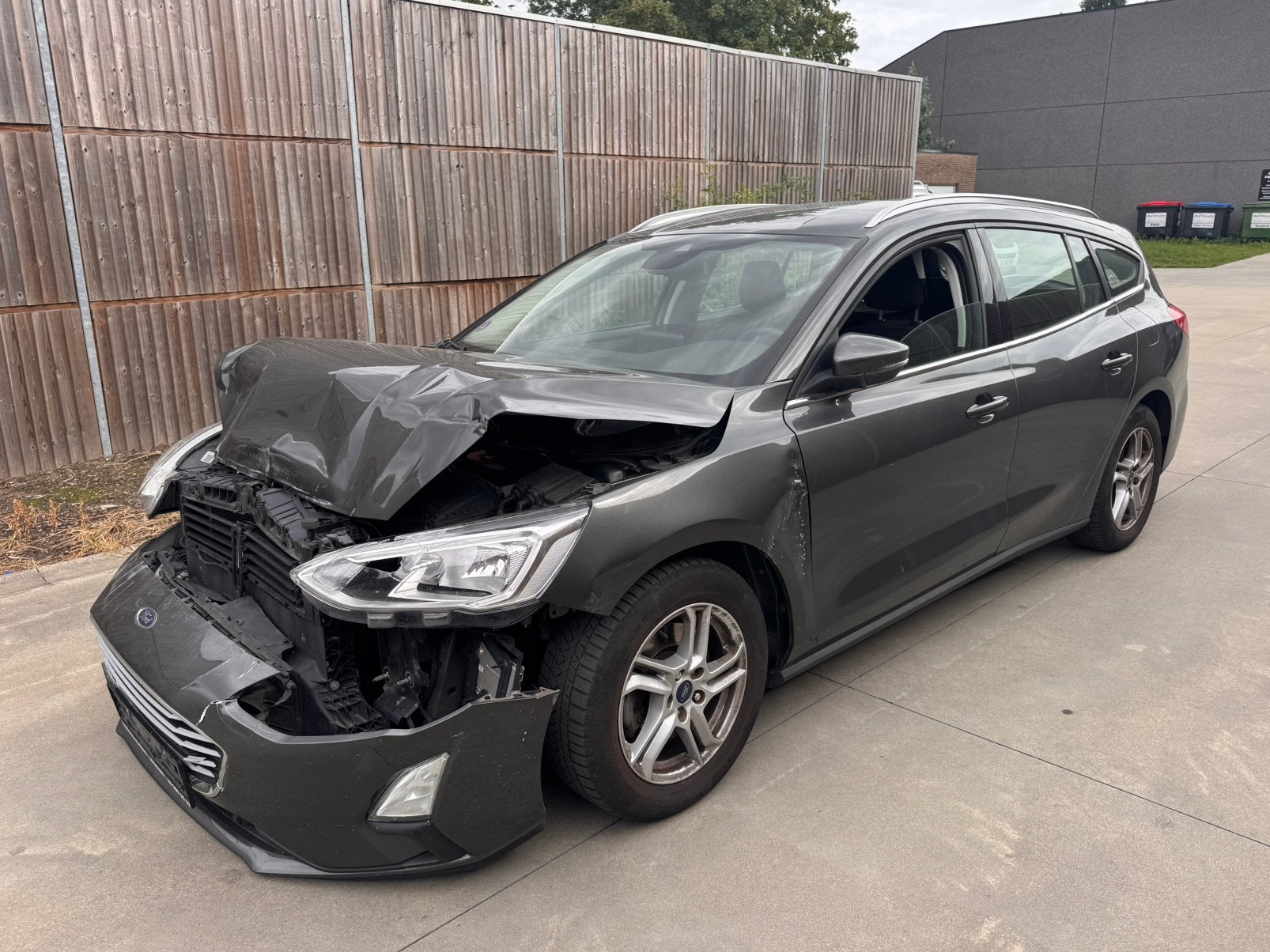 FORD FOCUS SCHADEWAGEN START EN RIJD ENKEL BLIKSCHADE, Auto's, Ford, Focus, Euro 6, Bedrijf, 5 deurs