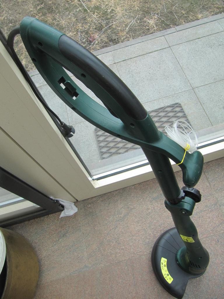 Coupe-herbe de 350 watts., Jardin & Terrasse, Coupe-bordures, Enlèvement ou Envoi, Comme neuf, 10 à 30 cm, Électrique
