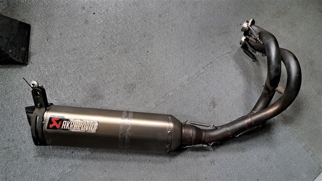 Kawasaki 5 ER6N ER6F akrapovic uitlaatsysteem koffers schokb, Enlèvement ou Envoi, Utilisé