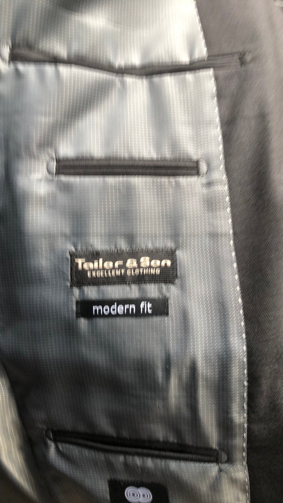 2 costumes pour hommes, noirs ou gris, en laine, neufs, Enlèvement ou Envoi, Comme neuf, Taille 48/50 (M), Gris