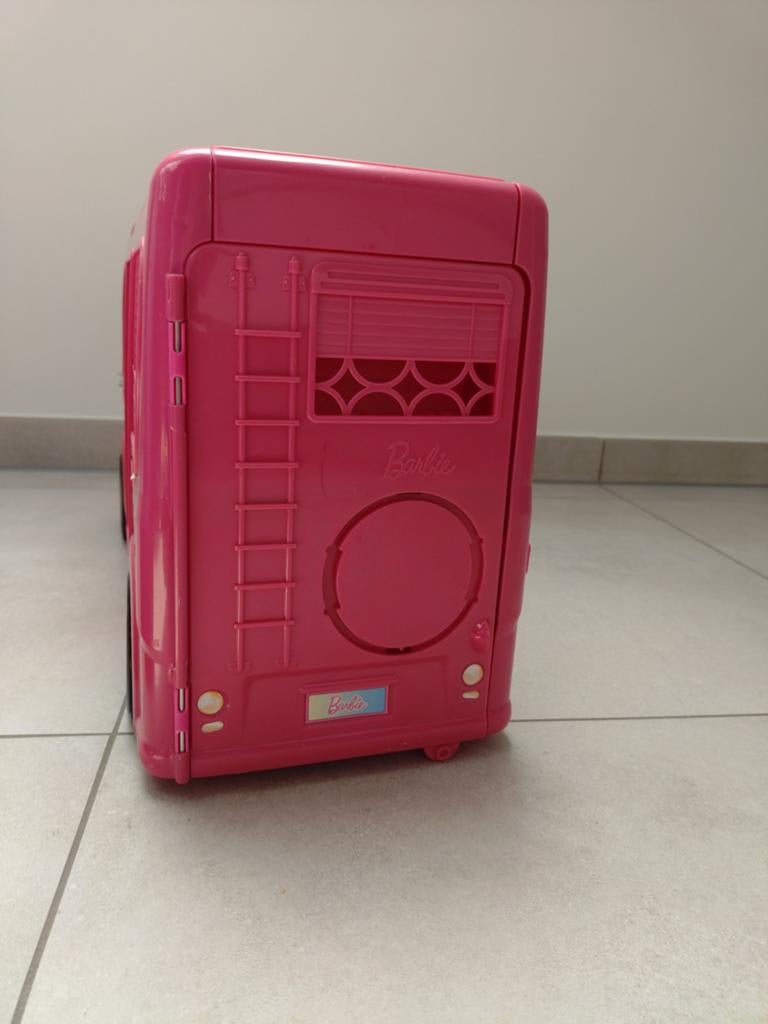 Camping car Barbie, Enlèvement