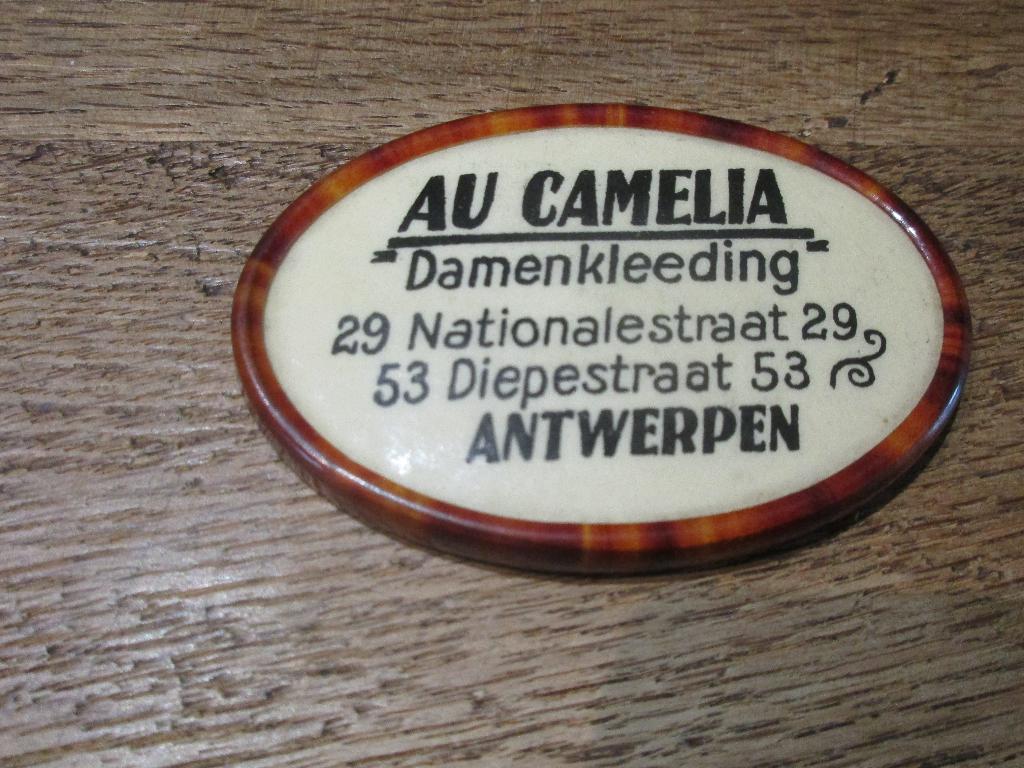 KLEIN RECLAME SPIEGELTJE AU CAMELIA DAMENKLEEDING ANTWERPEN, Verzamelen, Ophalen of Verzenden, Gebruikt, Gebruiksvoorwerp