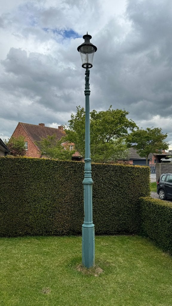 2 grote klassieke gietijzeren lantaarnpalen, Tuin en Terras, Ophalen, Gebruikt, Staande lamp, Netvoeding