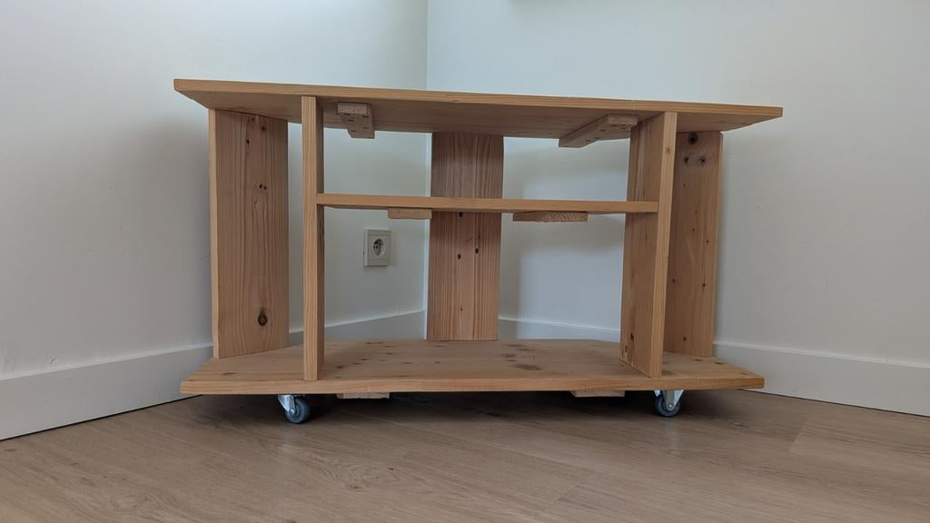 Hoekkastje in hout, Ophalen