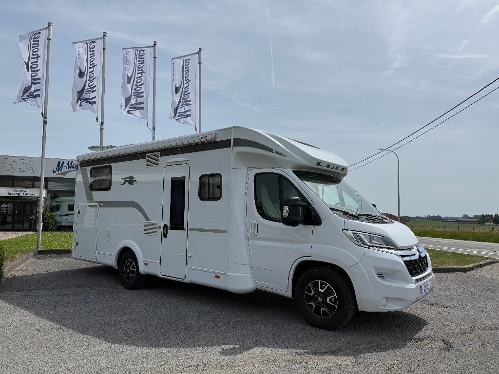 Laika Kosmo | Lits jumeaux + escamotable | 27 000 km, Caravanes & Camping, Camping-cars, Jusqu'à 4, Réfrigérateur, Boîte manuelle