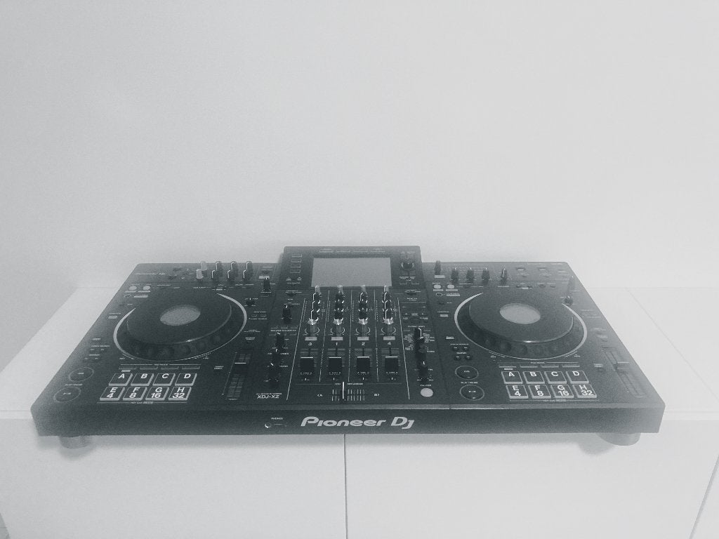 Pioneer XDJ-XZ – uitstekende staat – inclusief draagtas, DJ