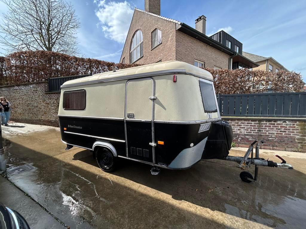 Eriba touring inclusief voortent 750KG, Particulier, Lit fixe, Siège de train, Réfrigérateur