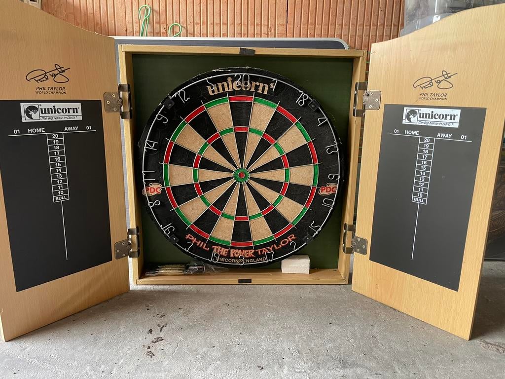 Dartsbord phil taylor in kist met pijlen, Enlèvement, Comme neuf, Cible de fléchettes avec fléchettes