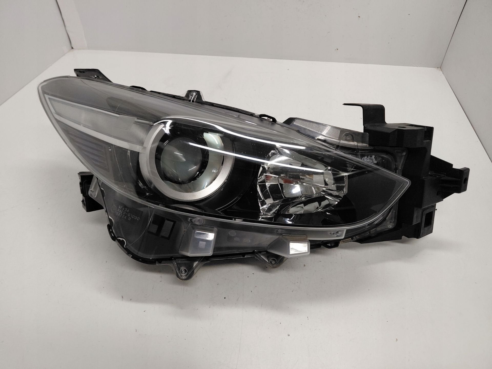 Mazda 3 III BM Lift Koplamp Rechts BACS-51030, Gebruikt, Shinchi, Fuchu-Cho 3-1
730-8670  Hiroshima, Mazda Motor Corporation, Info@mazda.co.jp