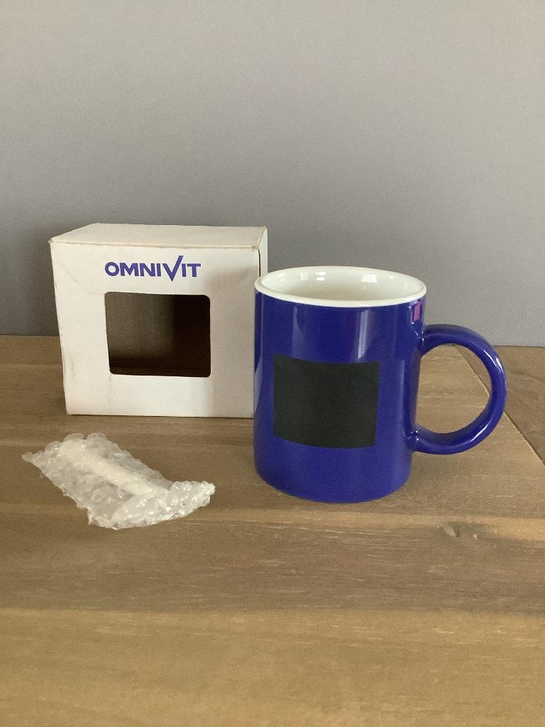 Tasse bleue Omnivit H 9 cm NEUVE, Maison & Meubles, Cuisine | Vaisselle, Enlèvement ou Envoi, Neuf, Autres styles, Tasse(s) et/ou soucoupe(s)