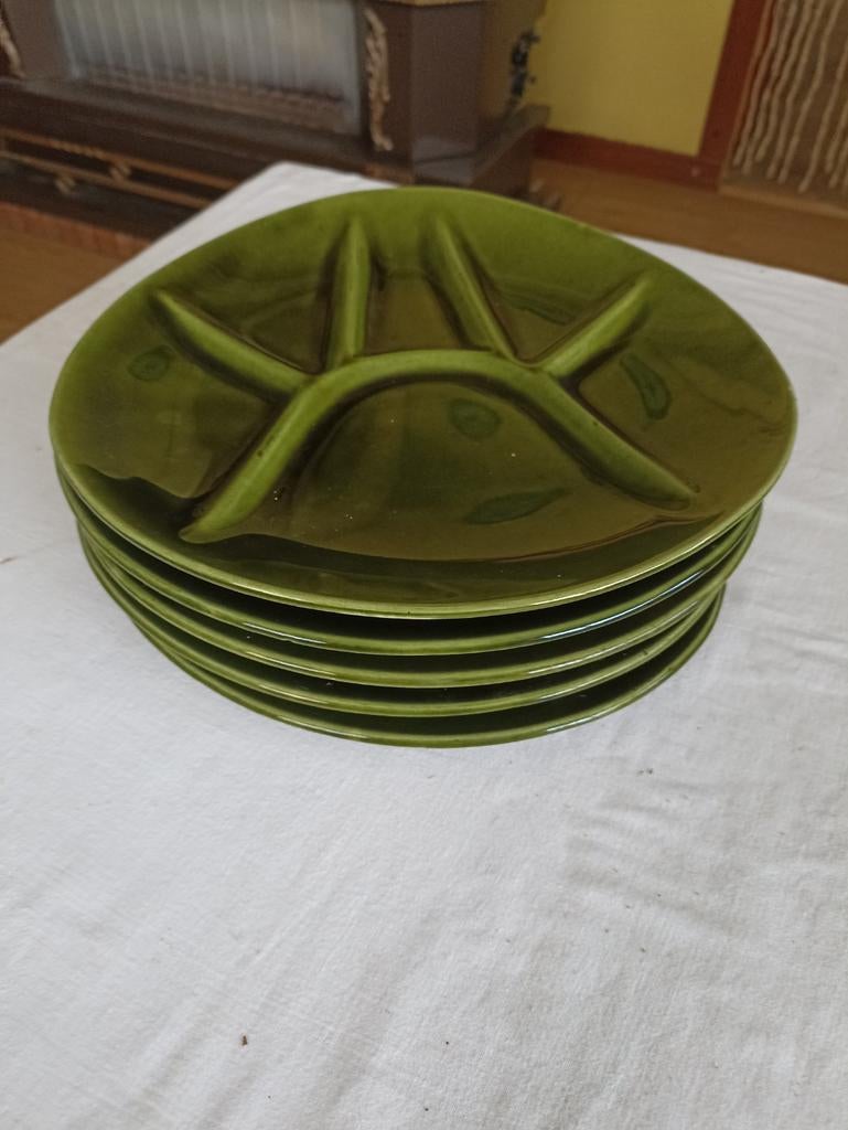 Vintage fondueborden van olijfgroen geëmailleerd aardewerk., Huis en Inrichting, Keuken | Servies, Ophalen of Verzenden