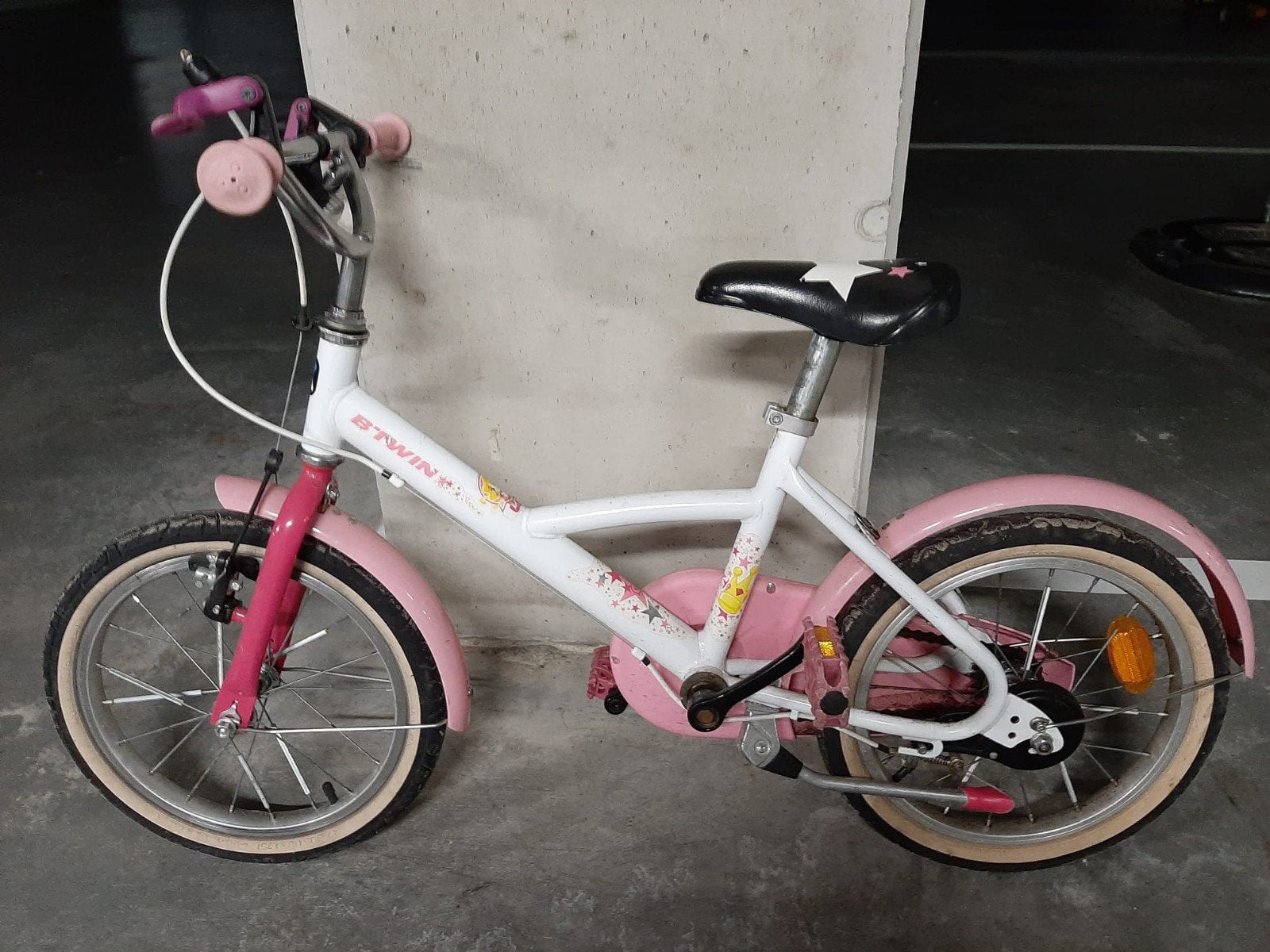 meisjesfiets b twin, Ophalen, Gebruikt, Velgrem, Handrem