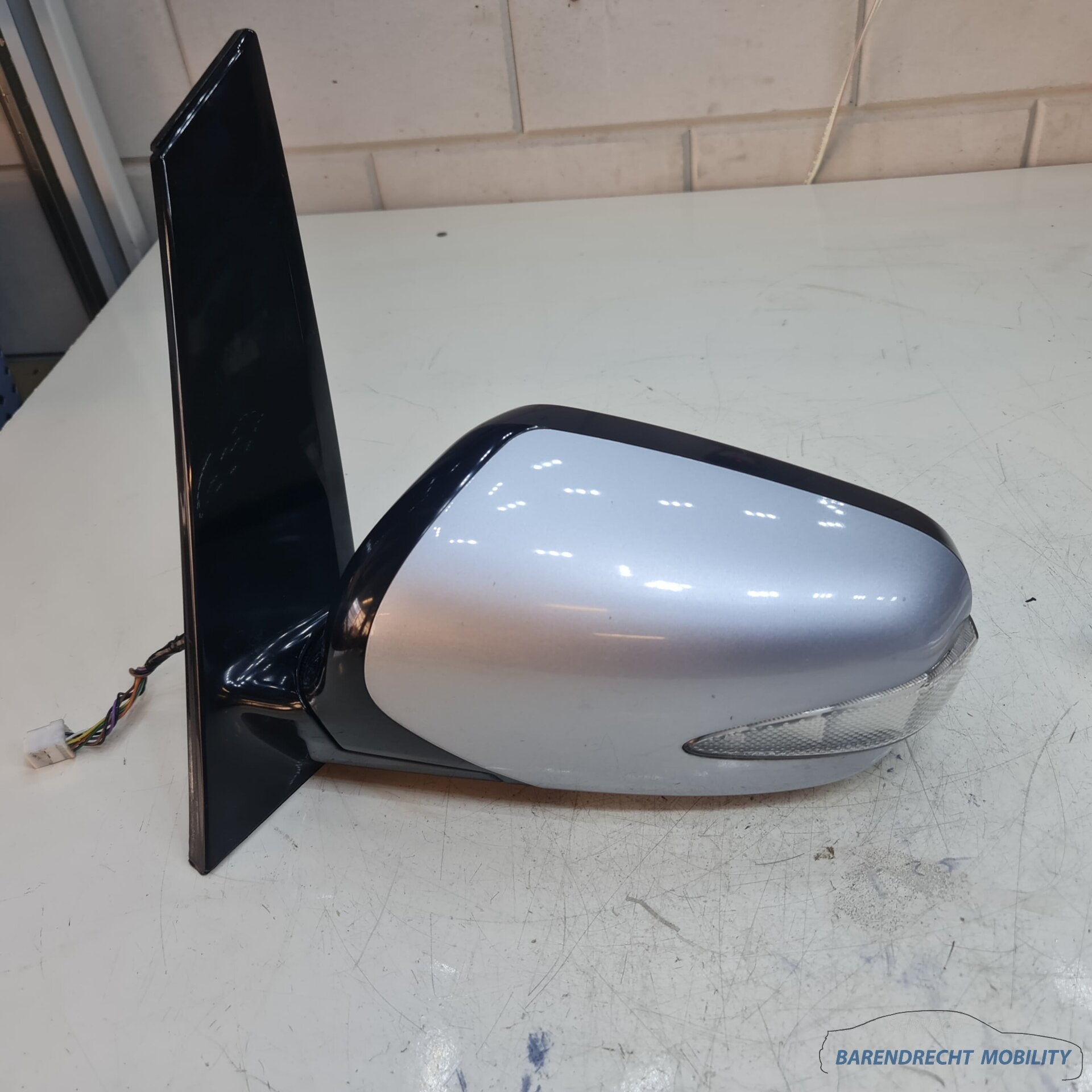 Mitsubishi Grandis r troviseur ext rieur 9-PINS gauche c t c, Info@mitsubishi-motors.com, Mitsubishi Motors Corporation, Utilisé