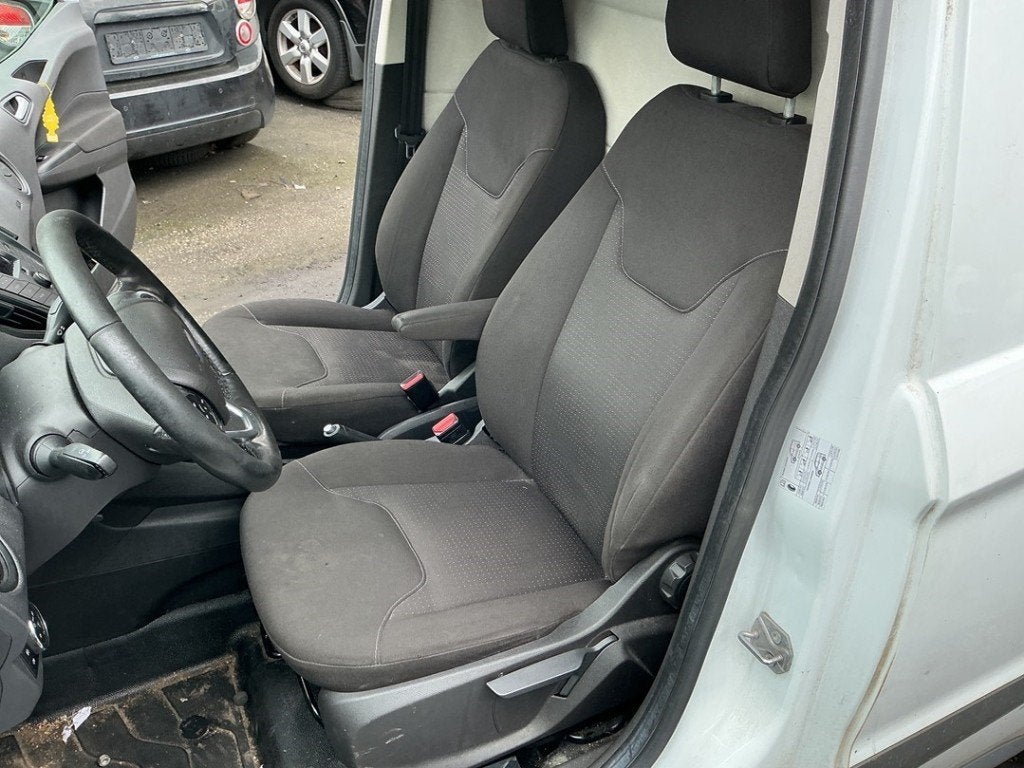 SIEGE AVANT GAUCHE ( CONDUCTEUR ) Ford Transit Courier, Henry-Ford-Straße  1
50735  Köln, DE, Ford-Werke GmbH, Kunden@ford.com