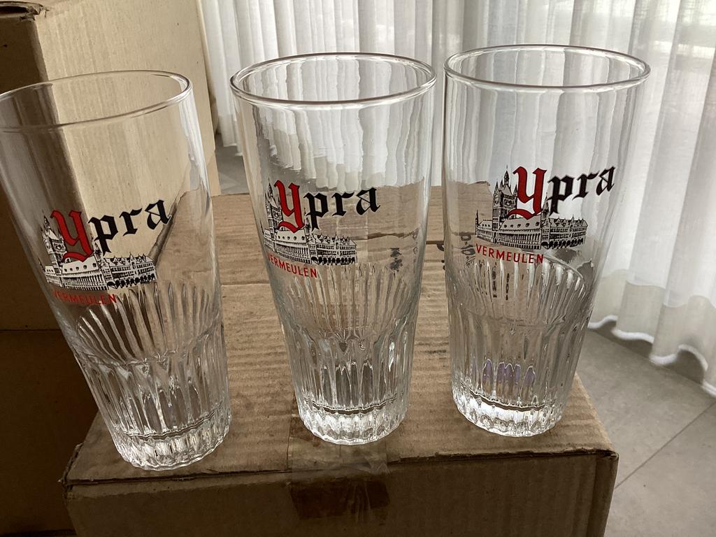 12 Vintage nieuwe pilsglazen in originele doos  Ypra, Verzamelen, Ophalen of Verzenden, Nieuw, Bierglas