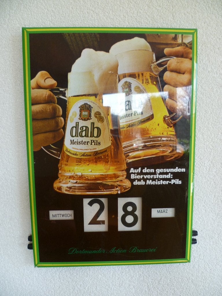 KUNSTSTOF EEUWIG DURENDE KALENDER"DAB BIER"UIT JAREN 60-70, Verzamelen, Ophalen of Verzenden, Gebruikt, Reclamebord