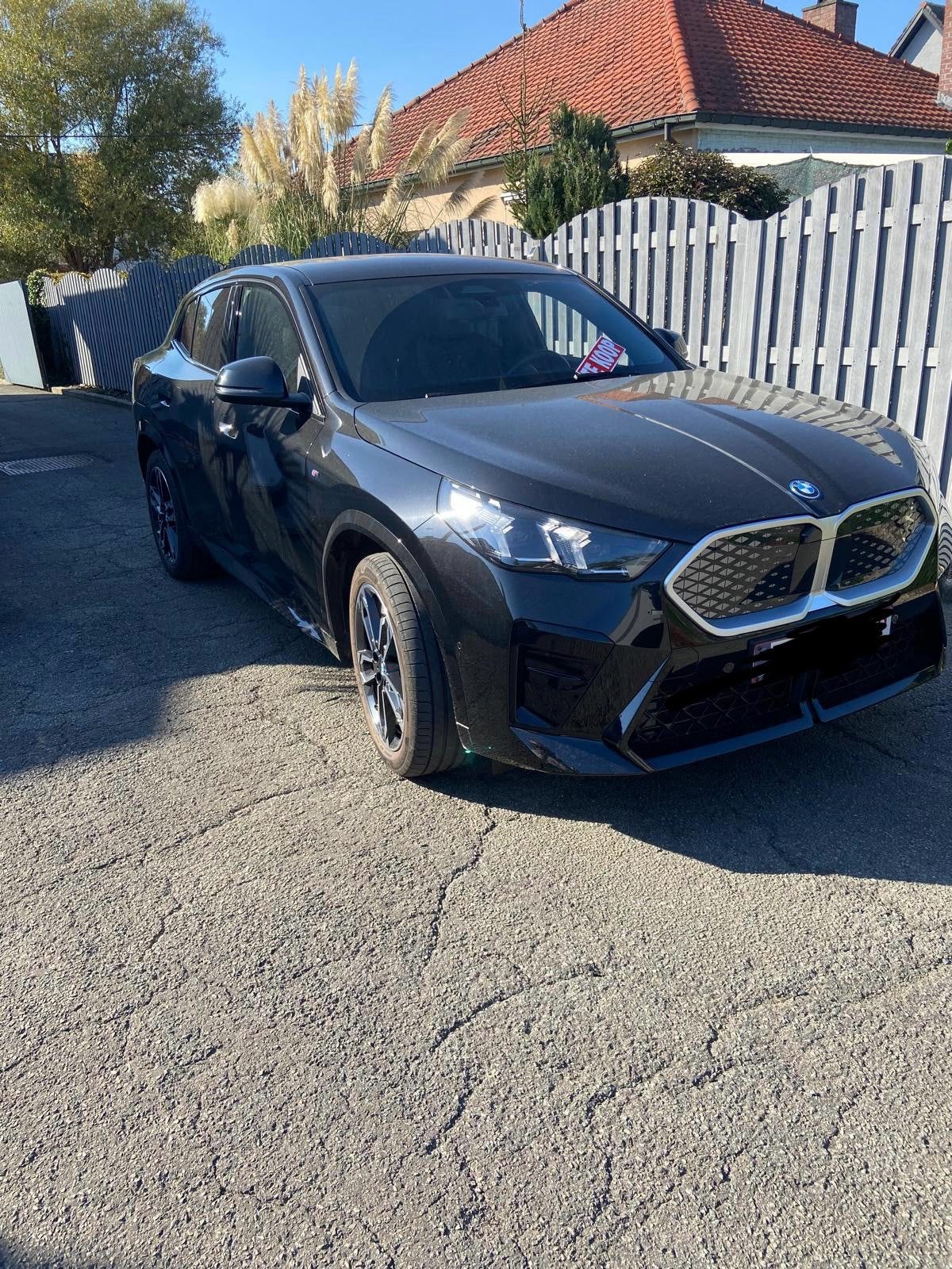 BMW iX2 eDrive20 – Bouwjaar 07/2025 – 10.000 km, Auto's, Automaat, IX2, Verwarmde buitenspiegels, Zwart
