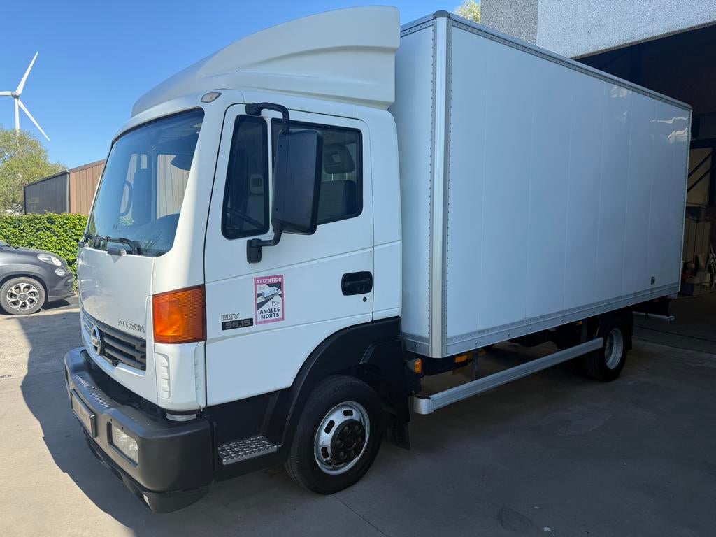 Nissan Atleon 3.0 de 2013 avec seulement 70000 km! Detaré !, Auto's, Bestelwagens en Lichte vracht, Bedrijf, Diesel, Te koop, Nissan