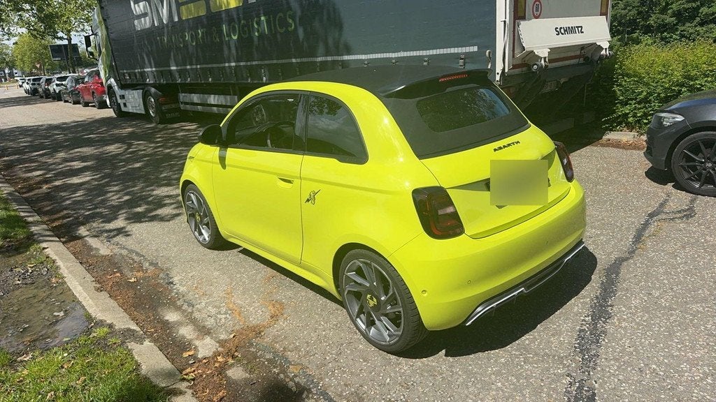 Fiat 500C 42 kWh (automatique), 1305 kg, Achat, 87 kW, Carnet d'entretien