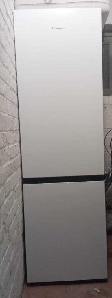 Frigo congélateur Hisense, Electroménager, Réfrigérateurs & Frigos, Avec compartiment congélateur, 160 cm ou plus, Comme neuf