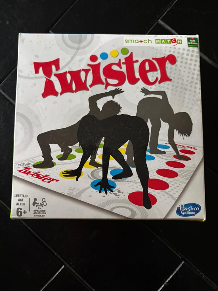 Hasbro - Twister (travel), Hobby en Vrije tijd, Gezelschapsspellen | Overige, Ophalen of Verzenden, Gebruikt