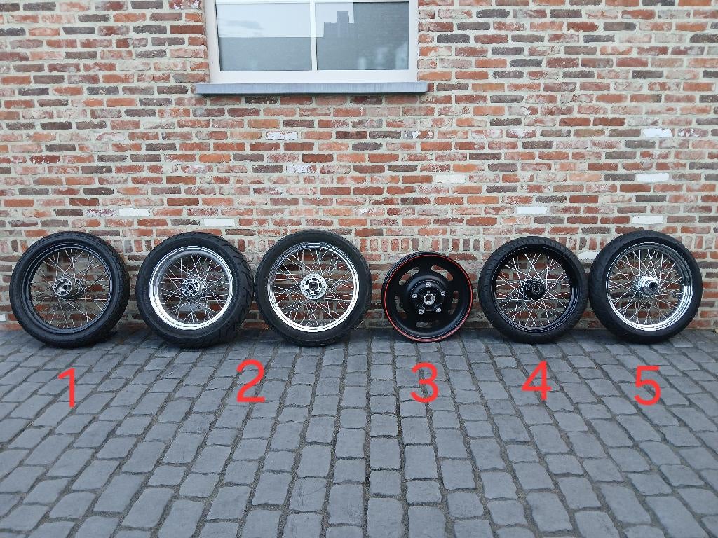 Verschillende Harley velgen, Motoren, Ophalen