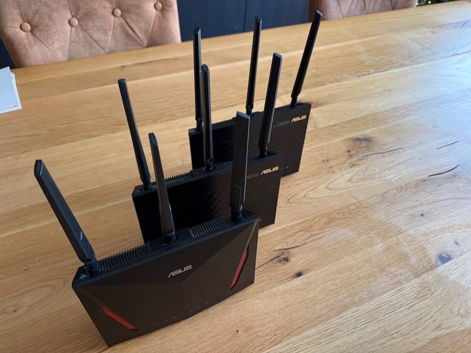 Asus AiMesh routers/access points - 1x AC86U + 2x AC68U, Computers en Software, Ophalen of Verzenden, Gebruikt, Router, ASUS