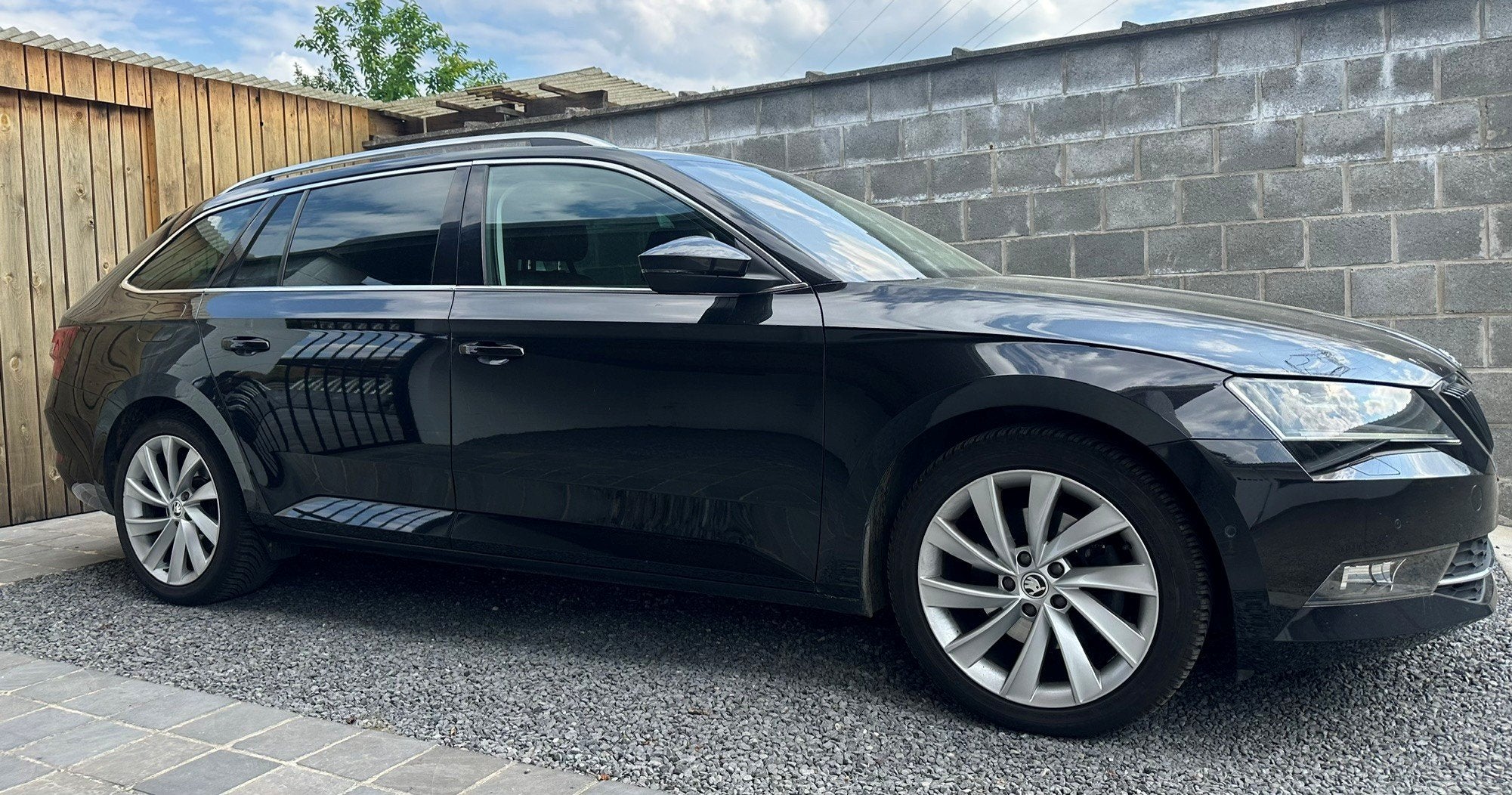 Skoda Superb 1.5 TSI Style DSG Keyless Led Navi Alcantara Ca, Autos, Skoda, Achat, Carnet d'entretien, Alcantara, Noir
