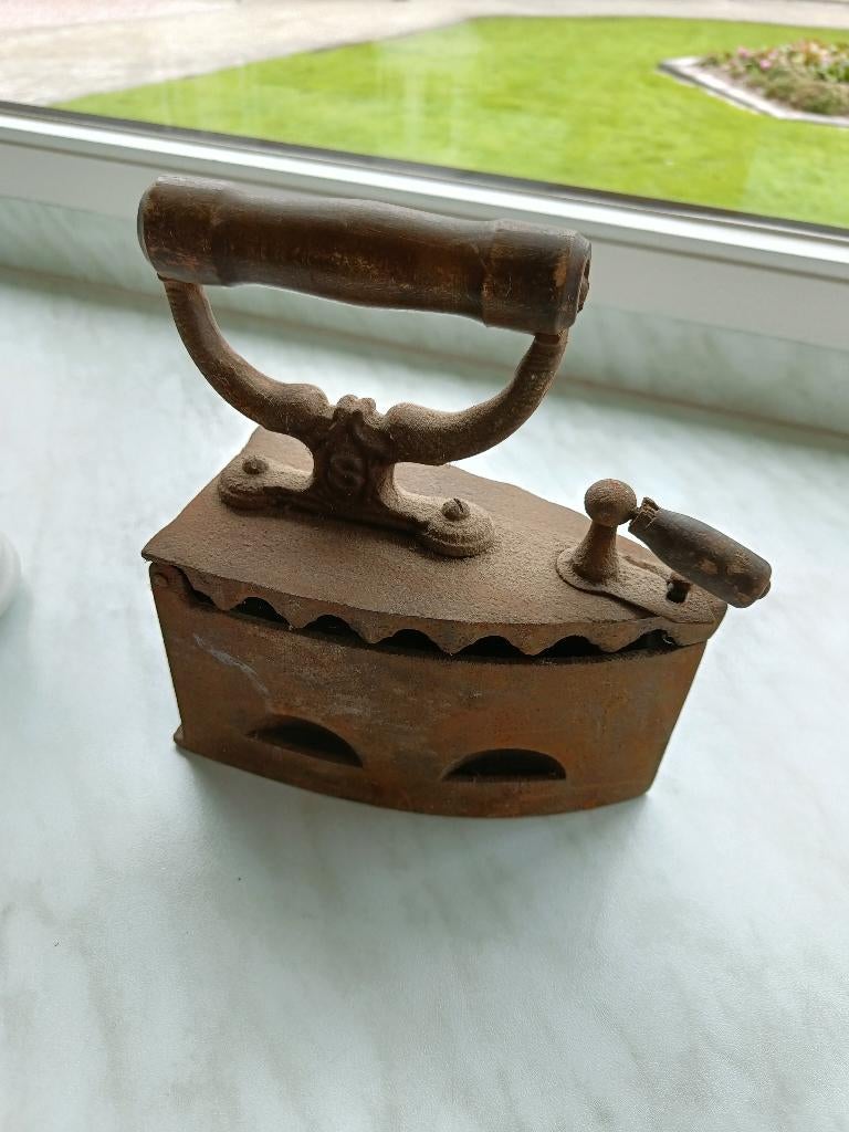 Antiek strijkijzer, Ophalen