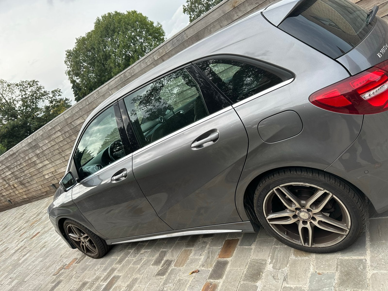 Mercedes Bens B 180 D, Autos, Argent ou Gris, Achat, Réception radio numérique, Carnet d'entretien