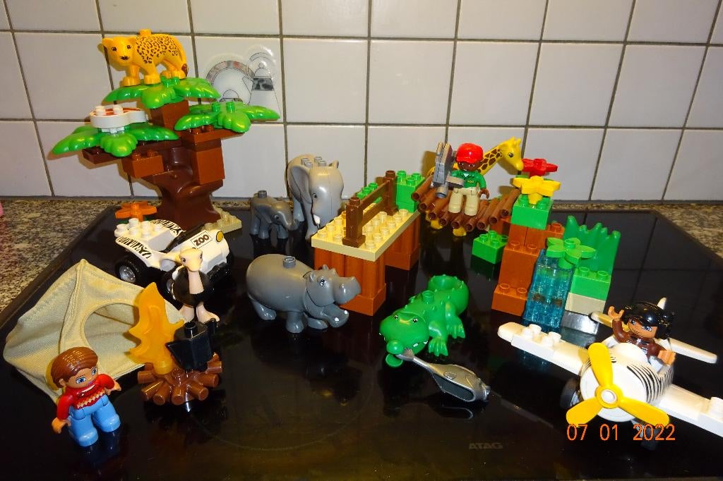 Duplo Op Safari -6156*Het filmteam is op safari* PRIMA STAAT, Enlèvement ou Envoi, Duplo