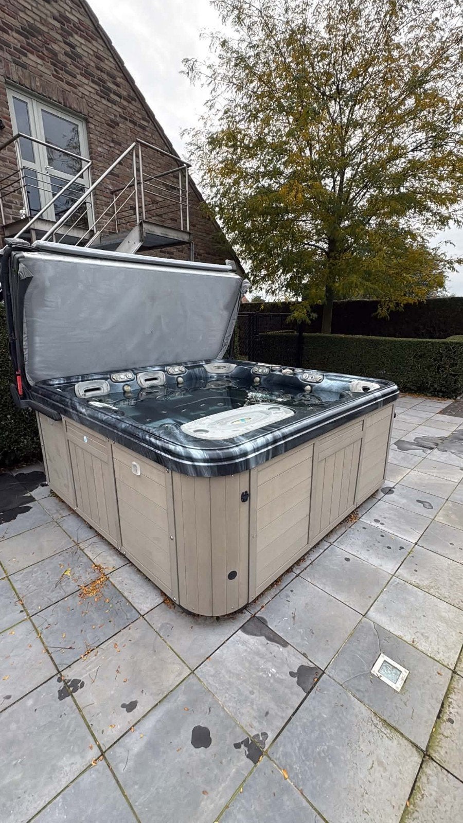Jacuzzi 5 personnes - Livraison et 1an de garantie., Jardin & Terrasse, Enlèvement, Comme neuf, Couverture