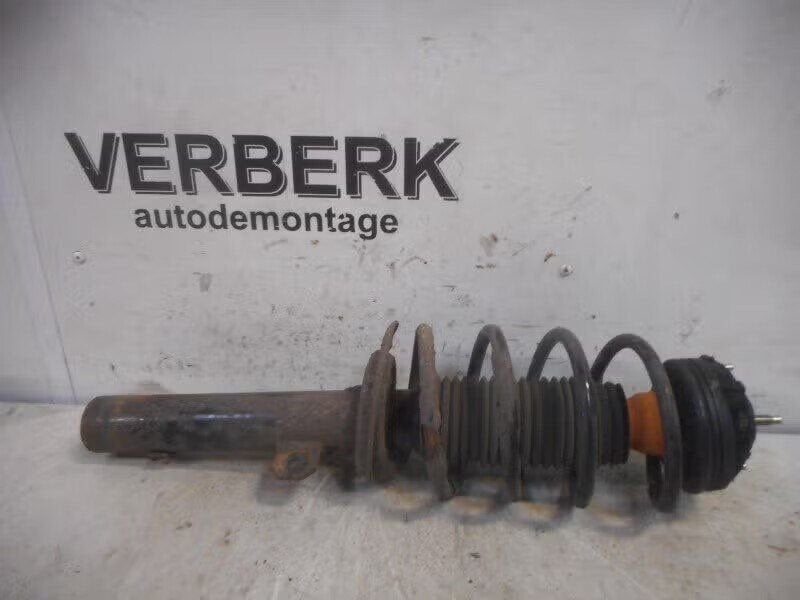 VEERPOOT LINKS VOOR Ford Mondeo III Wagon (01-2000/03-2007), Gebruikt, Ophalen of Verzenden, Henry-Ford-Straße 1 50735 Köln, DE