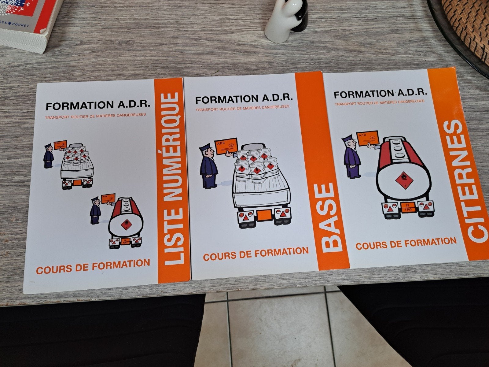 3 livres pour  formation A.D.R, Ophalen of Verzenden