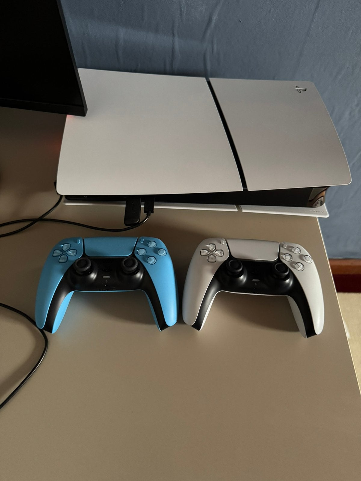 Ps5 digital slim + 2 controllers, Games en Spelcomputers, Ophalen, Zo goed als nieuw