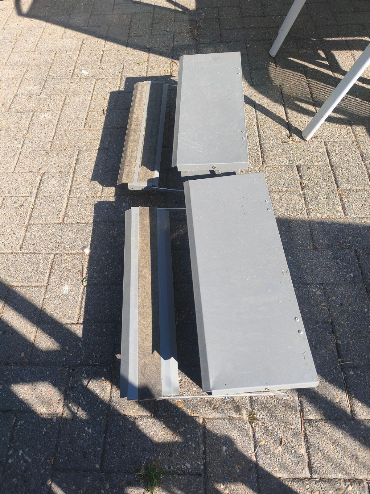 kippenvoer en kippenvoerbak, Ophalen